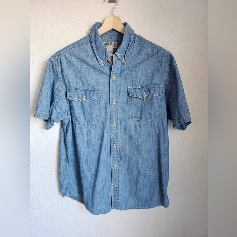 Duluth Trading Chambray Denim Men’s Short Sleeve Button Down Size Large